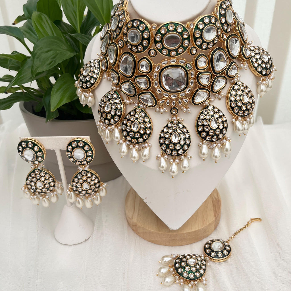 Indian Jewellery/ Gold Kundan Choker Set/Tikka and Earrings/Indian Bridal Sets/Bollywood/Pakistani Jewellery
