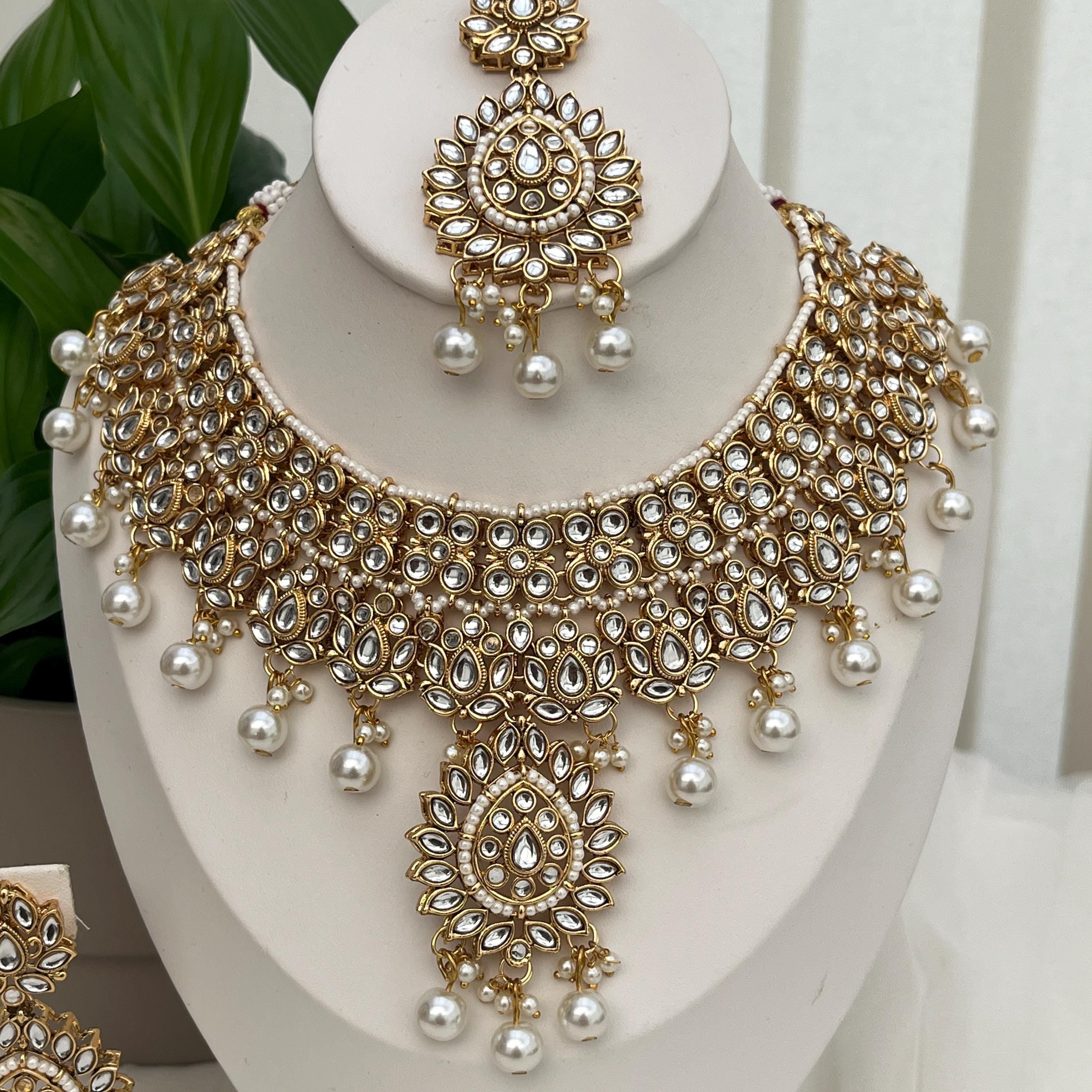 Beautiful Indian Jewellery/Gold Kundan Choker Set/Tikka and Earrings/Indian Bridal Sets/Bollywood/Pakistani Jewellery
