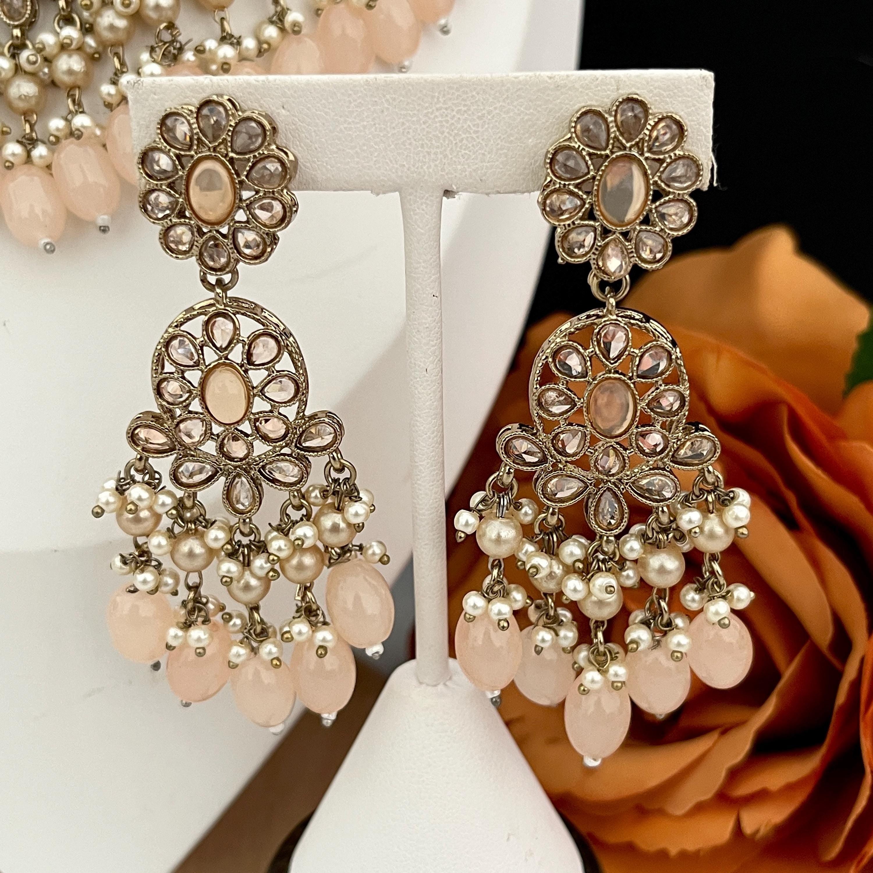 Indian Jewellery set with tikka, earrings and necklace Light peach in colouir