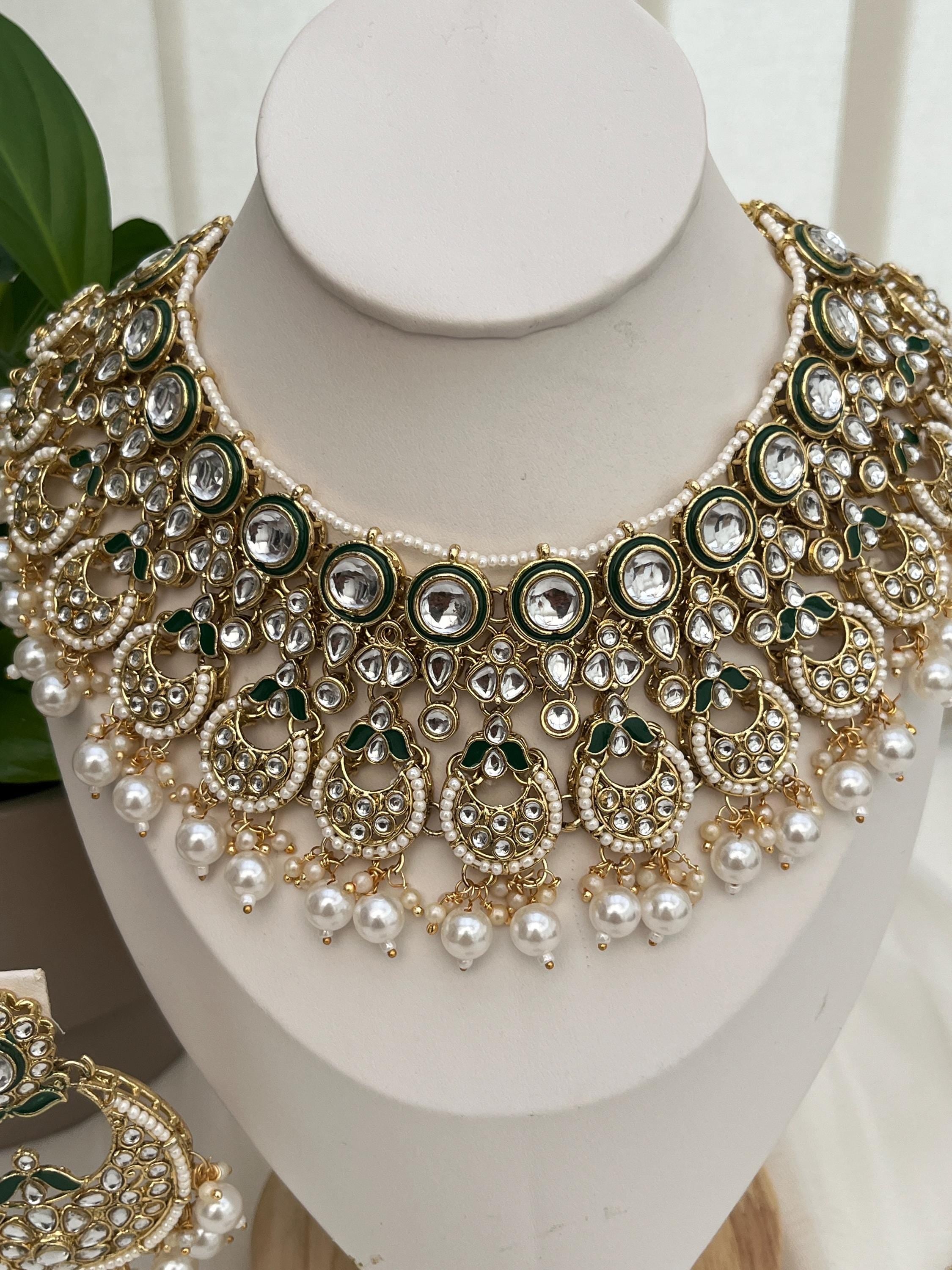 Beautiful Indian Jewellery/Gold Kundan Choker Set/Tikka and Earrings/Indian Bridal Sets/Bollywood/Pakistani Jewellery