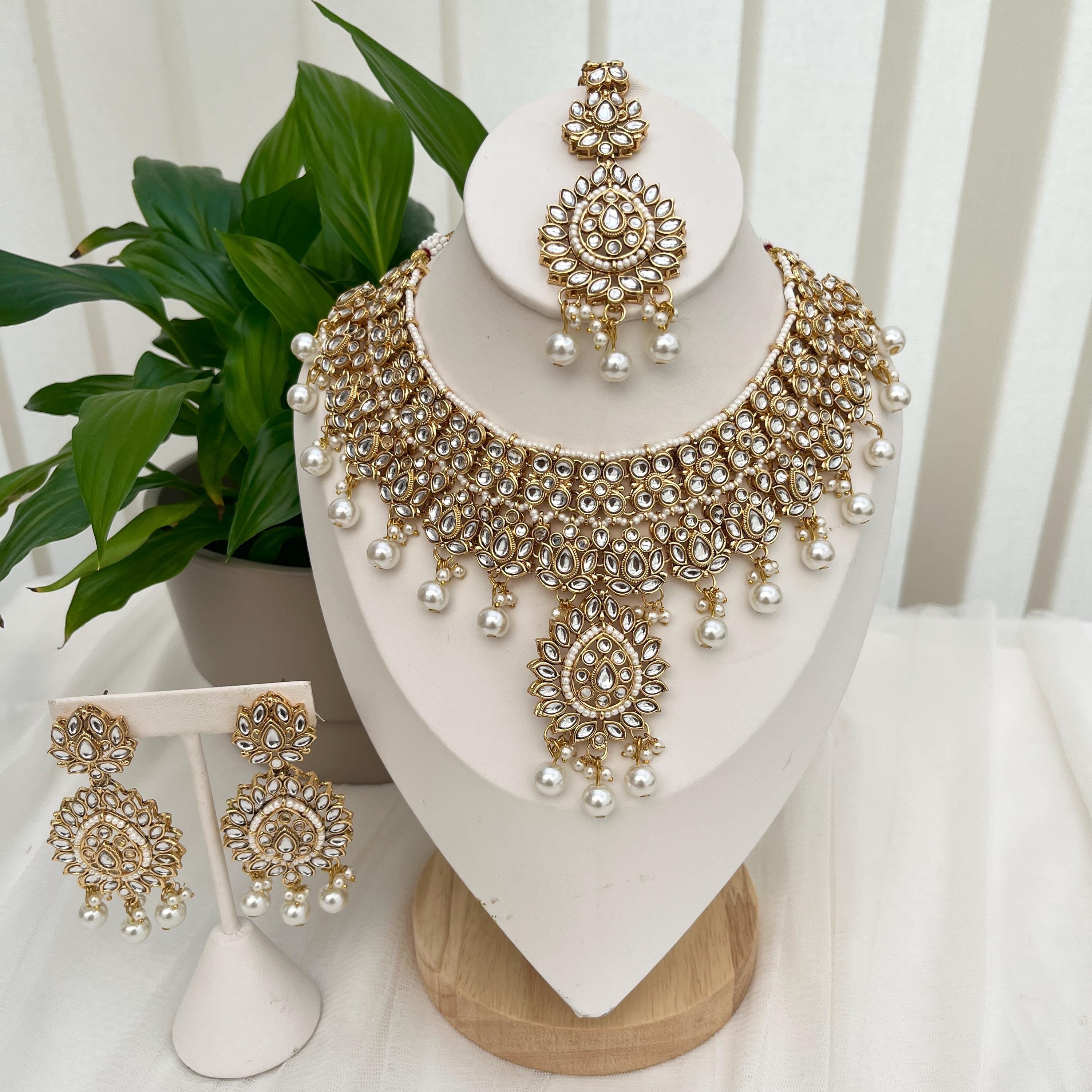 Beautiful Indian Jewellery/Gold Kundan Choker Set/Tikka and Earrings/Indian Bridal Sets/Bollywood/Pakistani Jewellery
