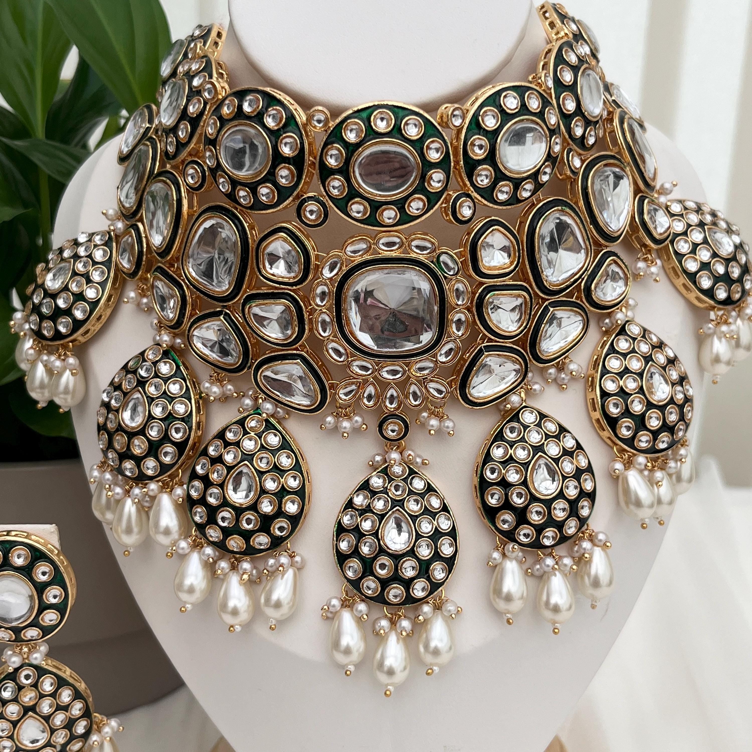 Indian Jewellery/ Gold Kundan Choker Set/Tikka and Earrings/Indian Bridal Sets/Bollywood/Pakistani Jewellery