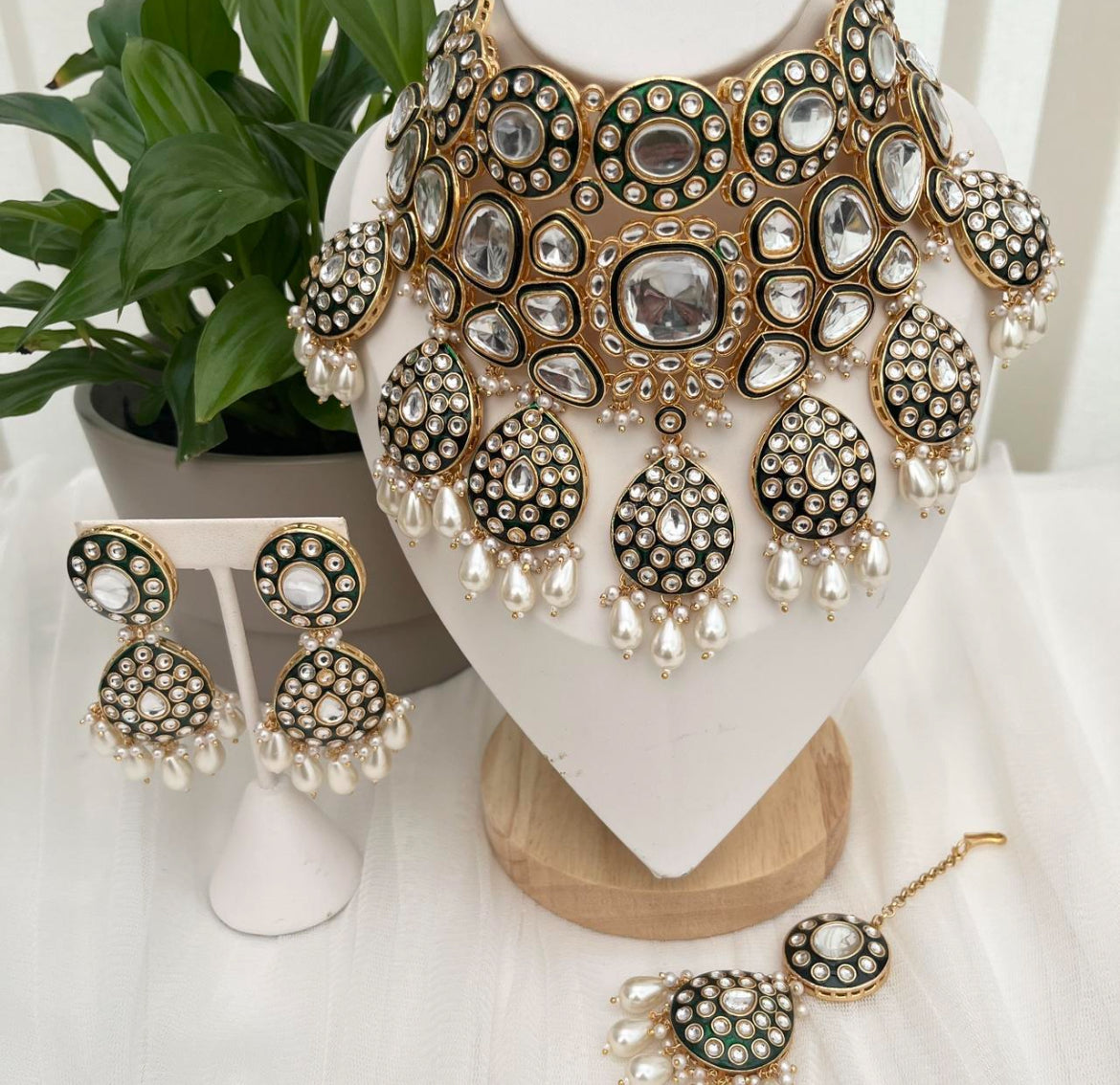 Kundan Meenakari White and Gold Choker Set