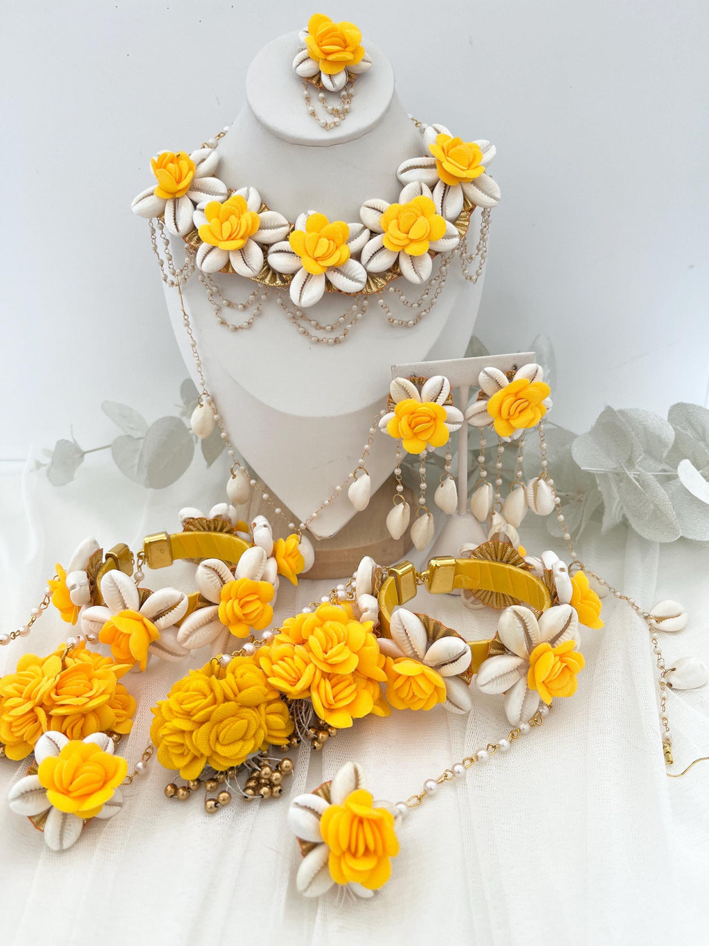 Gorgeous Handcrafted artificial flower/floral jewelry/ Haldi mehndi necklace set/ Indian flower jewelry/ Hair Gogra/ Mojra/ Wedding Kaleerey