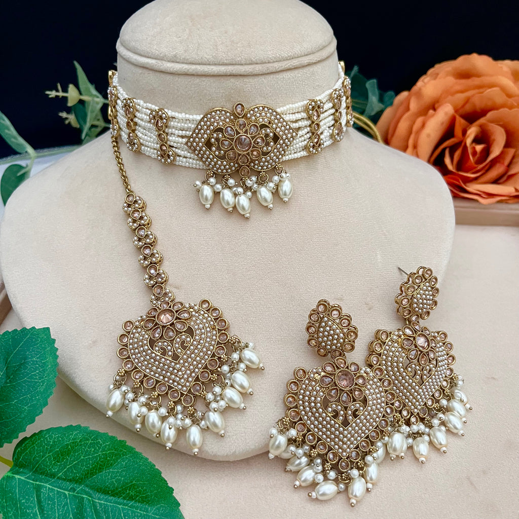 Beaded White pearl choker with Polki stones and pearls.