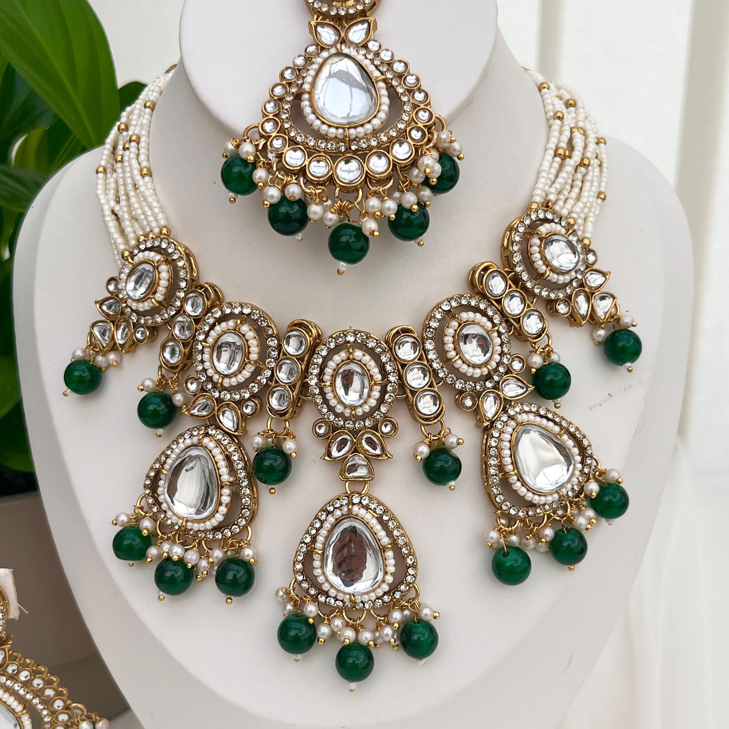 Indian Jewellery/Green Kundan Choker Set/Tikka and Earrings/Indian Bridal Sets/Bollywood/Pakistani Jewellery